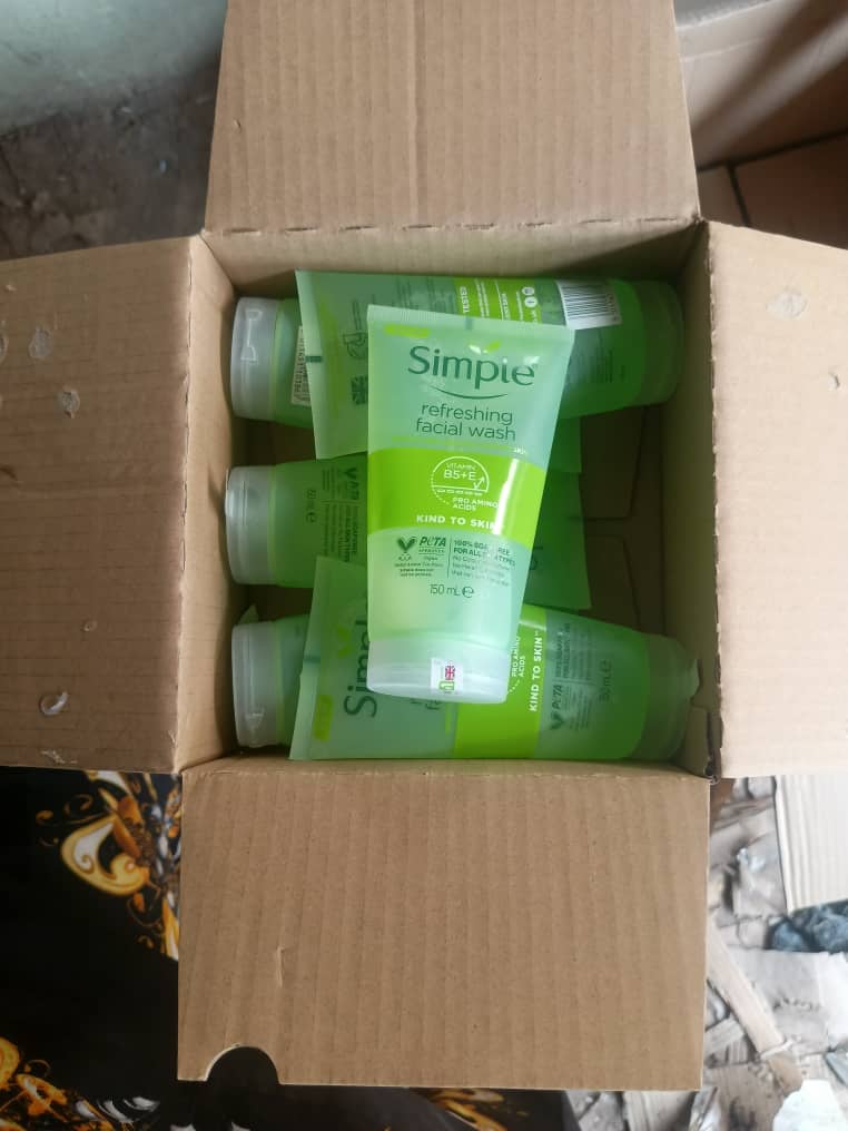 SIMPLE REFRESHING FACE WASH 150ml(5oz)