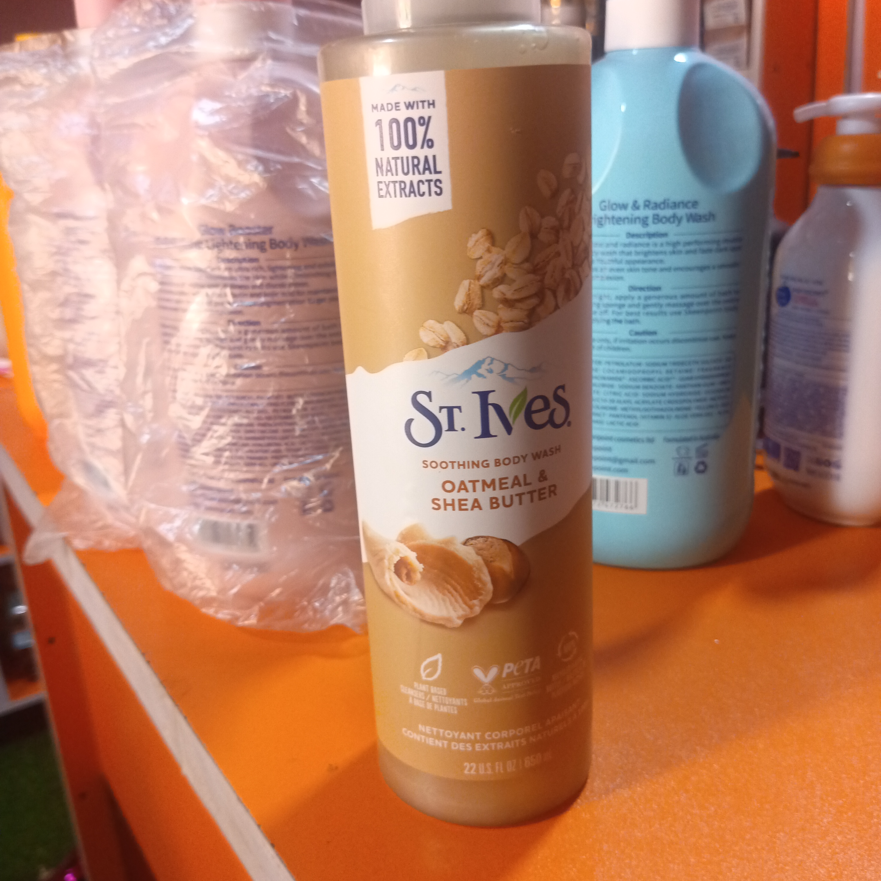 ST IVES BATH ( OATMEAL & SHEA BUTTER)