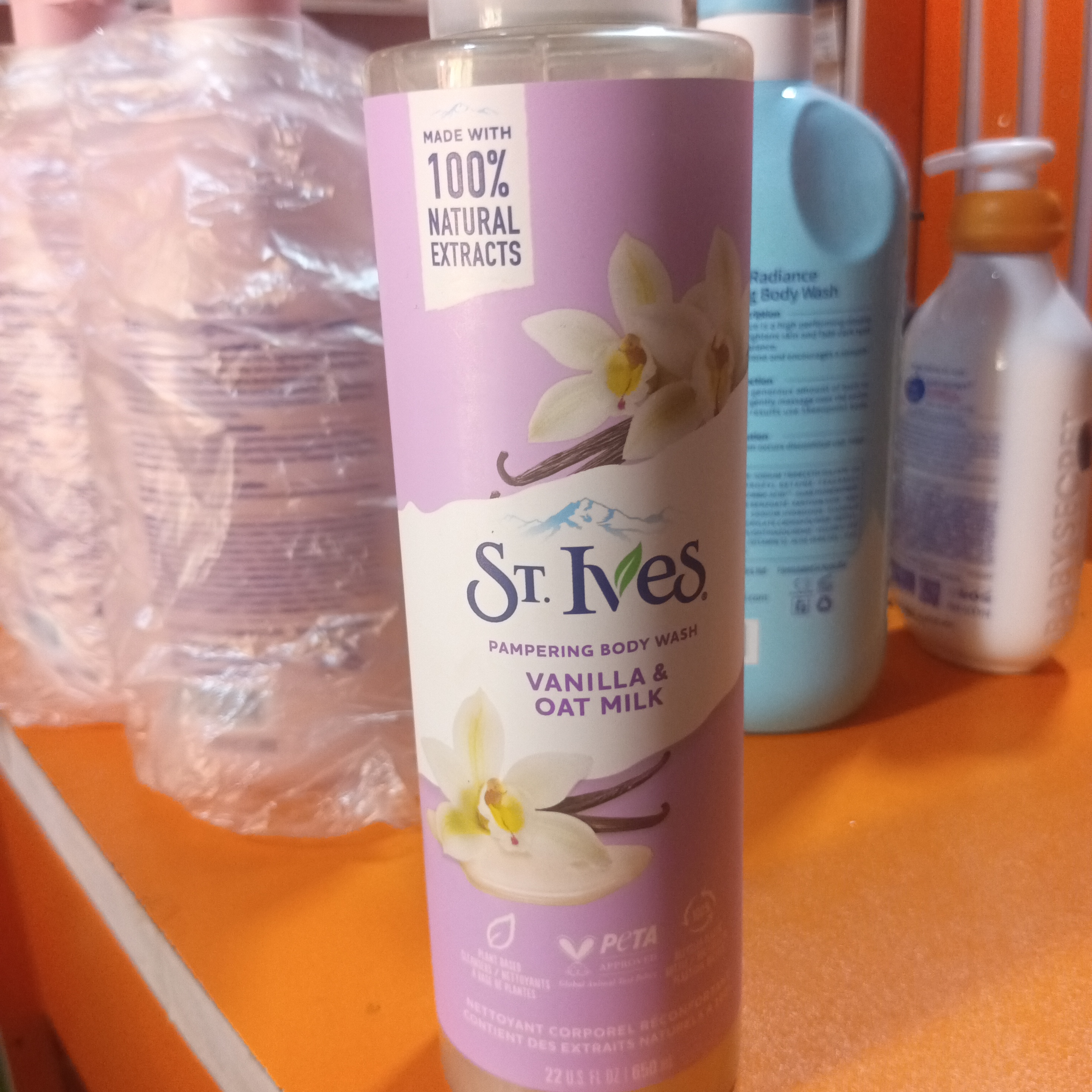 ST IVES BATH ( VANILLA & OAT MILK)