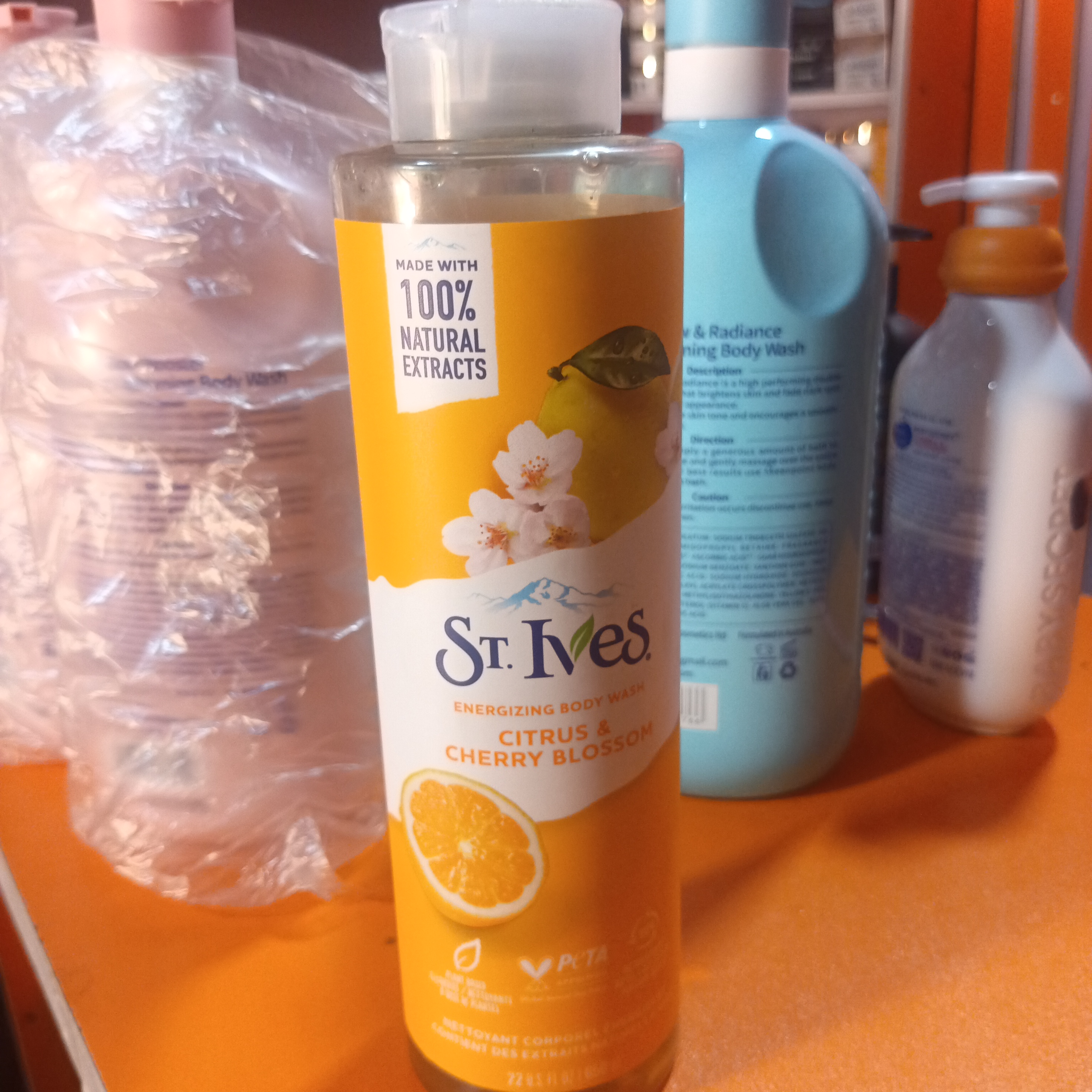 ST IVES BATH(citrus & cherry blossom)
