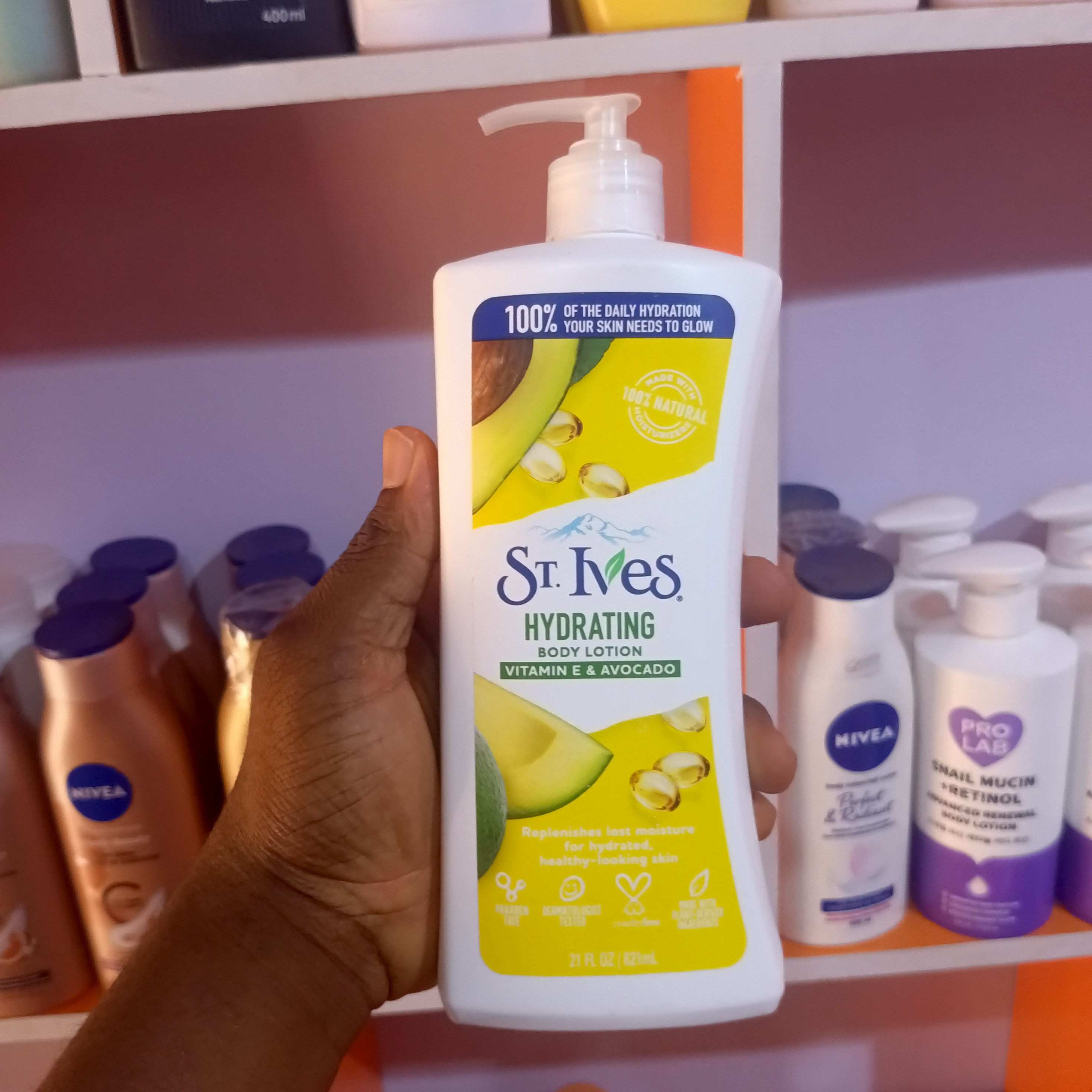 ST IVES HYDRATING BODY LOTION